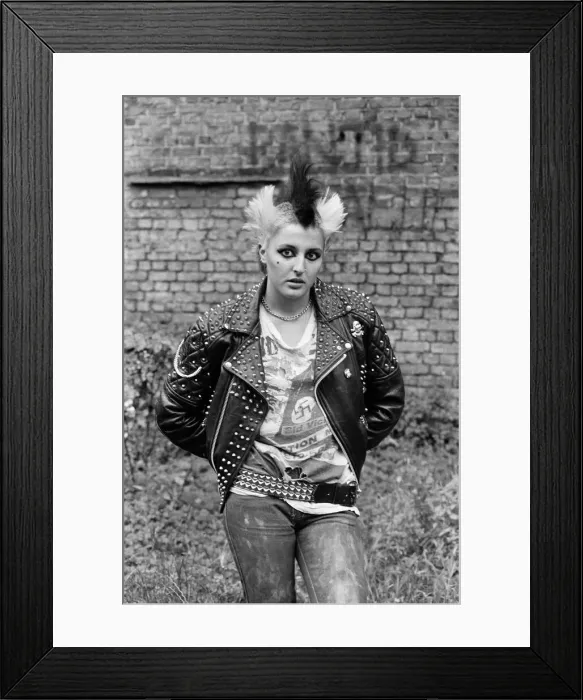 Framed Print : 17-year-old punk Saroj Nelson at home in North London. 19th July 1981 Framed Print : 17-year-old punk Saroj Nelson at home in North London. 19th July 1981