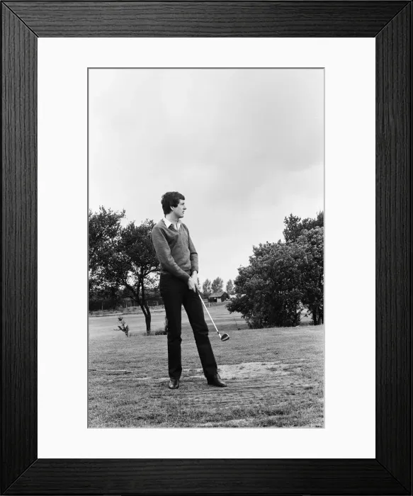 Framed Print : Snooker player Steve Davis playing golf. 8th June 1981 Framed Print : Snooker player Steve Davis playing golf. 8th June 1981