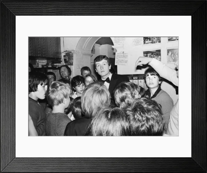 Framed Print : Snooker player Steve Davis with a group of young fans. 8th June 1981 Framed Print : Snooker player Steve Davis with a group of young fans. 8th June 1981