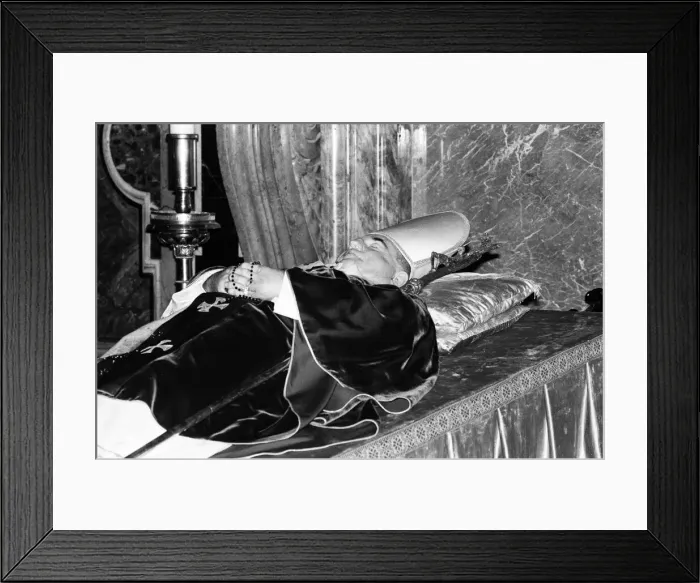Framed Print : The body of Pope John Paul I lying in state at the Vatican. 3rd October 1978 Framed Print : The body of Pope John Paul I lying in state at the Vatican. 3rd October 1978