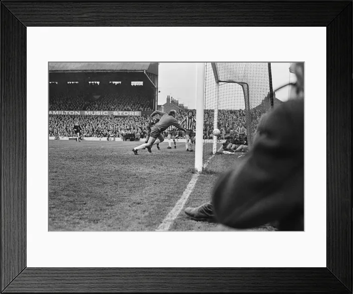 Framed Print : Middlesbrough v Sheffield Wednesday, Old Division League two match at Ayresome Park Framed Print : Middlesbrough v Sheffield Wednesday, Old Division League two match at Ayresome Park