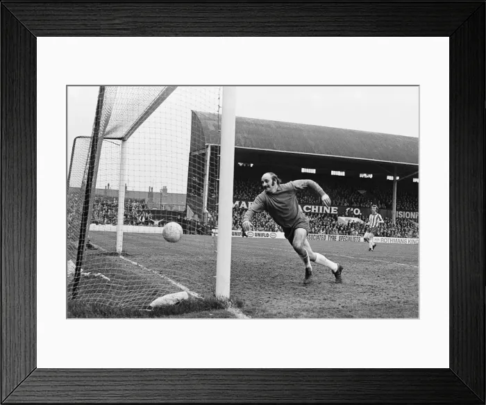 Framed Print : Middlesbrough v Sheffield Wednesday, Old Division League two match at Ayresome Park Framed Print : Middlesbrough v Sheffield Wednesday, Old Division League two match at Ayresome Park