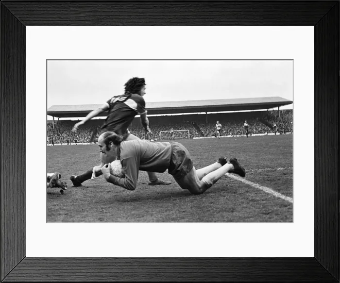 Framed Print : Middlesbrough v Sheffield Wednesday, Old Division League two match at Ayresome Park Framed Print : Middlesbrough v Sheffield Wednesday, Old Division League two match at Ayresome Park