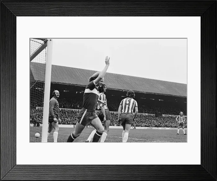 Framed Print : Middlesbrough v Sheffield Wednesday, Old Division League two match at Ayresome Park Framed Print : Middlesbrough v Sheffield Wednesday, Old Division League two match at Ayresome Park