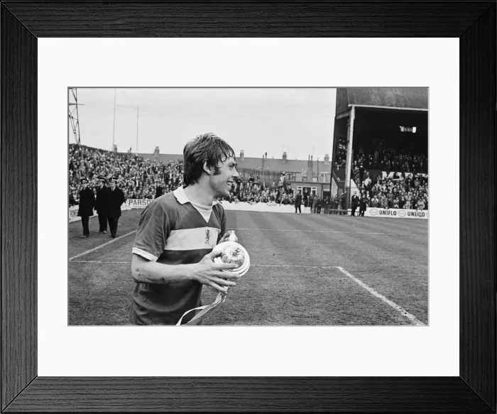 Framed Print : Middlesbrough v Sheffield Wednesday, Old Division League two match at Ayresome Park Framed Print : Middlesbrough v Sheffield Wednesday, Old Division League two match at Ayresome Park