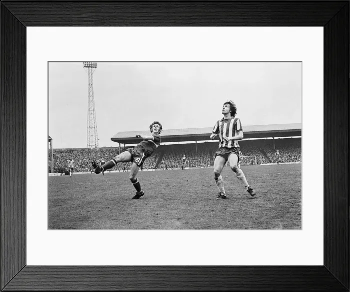 Framed Print : Middlesbrough v Sheffield Wednesday, Old Division League two match at Ayresome Park Framed Print : Middlesbrough v Sheffield Wednesday, Old Division League two match at Ayresome Park