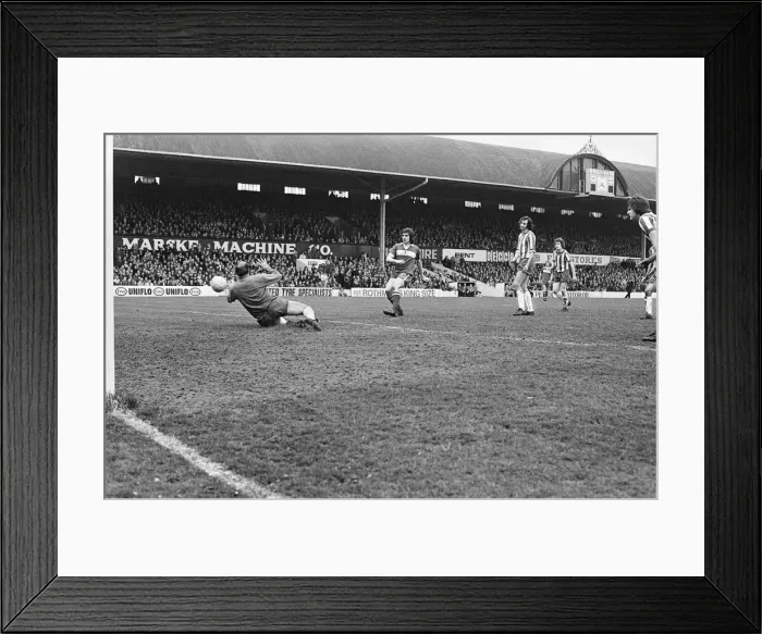 Framed Print : Middlesbrough v Sheffield Wednesday, Old Division League two match at Ayresome Park Framed Print : Middlesbrough v Sheffield Wednesday, Old Division League two match at Ayresome Park