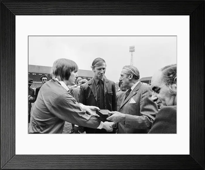Framed Print : Middlesbrough v Sheffield Wednesday, Old Division League two match at Ayresome Park Framed Print : Middlesbrough v Sheffield Wednesday, Old Division League two match at Ayresome Park