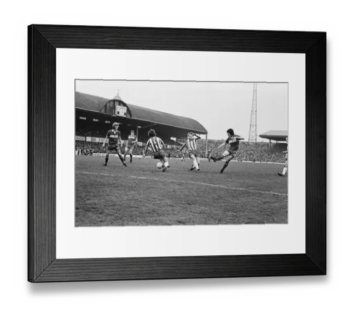 Framed Print : Middlesbrough v Sheffield Wednesday, Old Division League two match at Ayresome Park Framed Print : Middlesbrough v Sheffield Wednesday, Old Division League two match at Ayresome Park