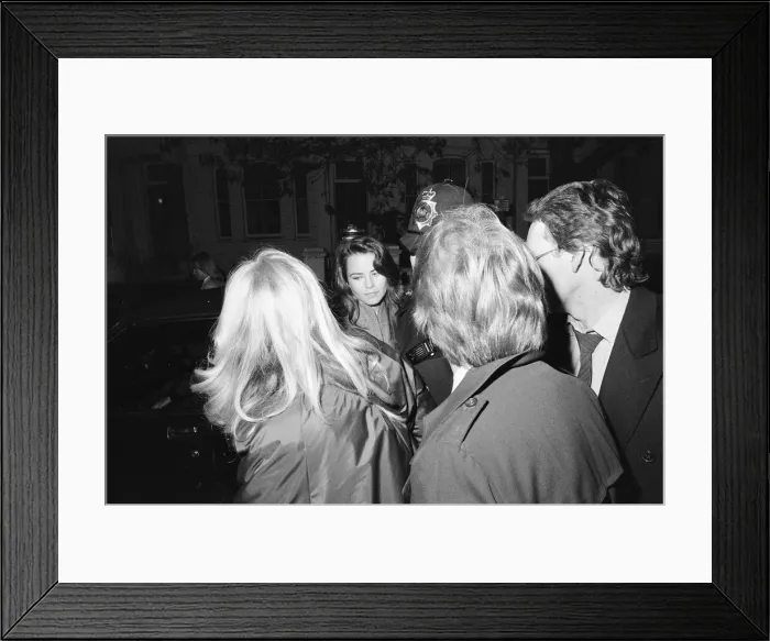 Framed Print : Koo Stark, Actress, outside flat in Abingdon Road, Kensington, London Framed Print : Koo Stark, Actress, outside flat in Abingdon Road, Kensington, London