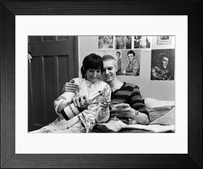 Framed Print : Newlywed punk rockers Helga (aged 45) and Adrian (17) Marsden at home in Ward Green Framed Print : Newlywed punk rockers Helga (aged 45) and Adrian (17) Marsden at home in Ward Green