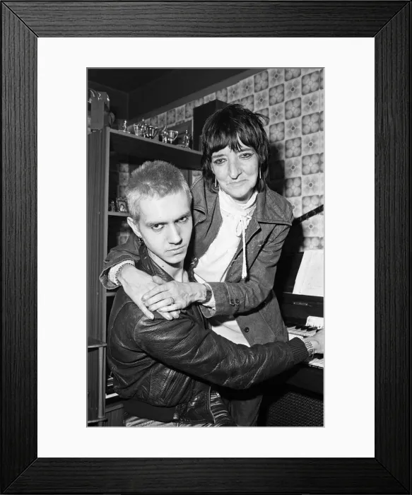 Framed Print : Newlywed punk rockers Helga (aged 45) and Adrian (17) Marsden at home in Ward Green