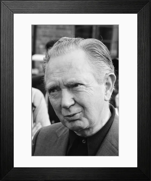 Framed Print : Vincent O Brien, Racehorse Trainer, at Epsom Racecourse this morning Framed Print : Vincent O Brien, Racehorse Trainer, at Epsom Racecourse this morning