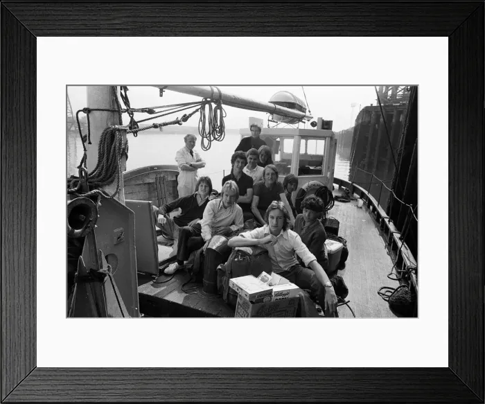 Framed Print : Southlands School children leave on school boat, Middlesbrough. 1975