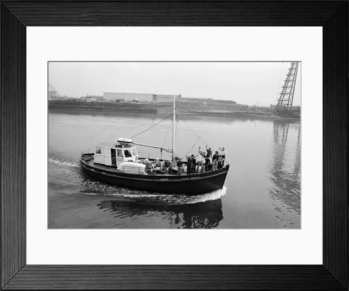 Framed Print : Southlands School children leave on school boat, Middlesbrough. 1975 Framed Print : Southlands School children leave on school boat, Middlesbrough. 1975