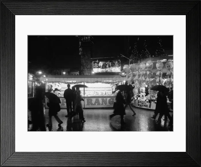 Framed Print : The Royal Gala Film Premiere of The Mask of Zorro at the Odeon Leicester Square Framed Print : The Royal Gala Film Premiere of The Mask of Zorro at the Odeon Leicester Square
