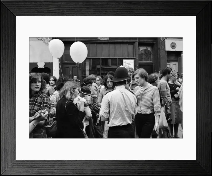 Framed Print : Notting Hill Carnival. The police check point for people who have had wallets, bags etc