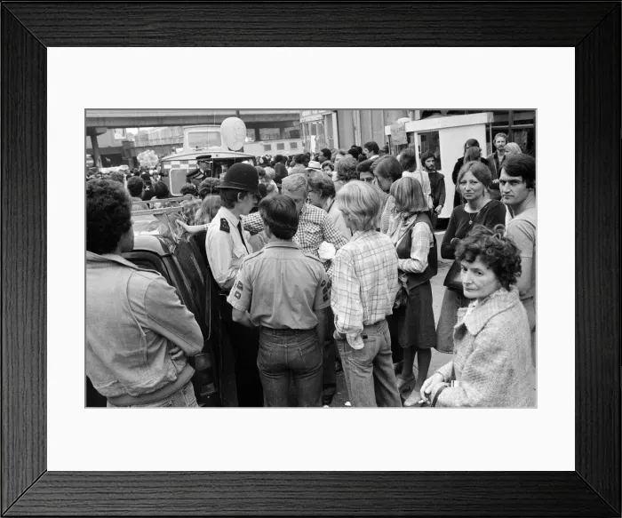 Framed Print : Notting Hill Carnival. The police check point for people who have had wallets, bags etc Framed Print : Notting Hill Carnival. The police check point for people who have had wallets, bags etc