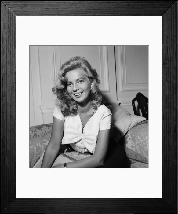 Framed Print : Abbe Lane, American singer and actress, in the UK to make a film for television Framed Print : Abbe Lane, American singer and actress, in the UK to make a film for television