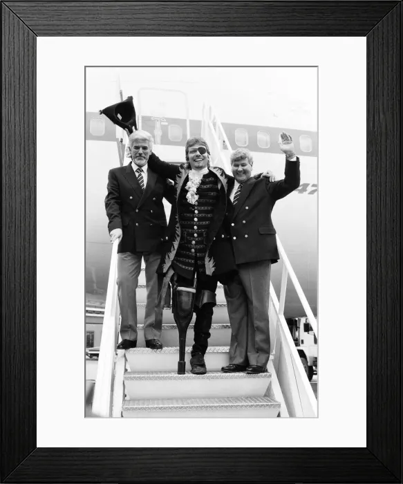 Framed Print : The Transatlantic Challenge 1985. L-R Ted Toleman, Richard Branson and Chay Blyth Framed Print : The Transatlantic Challenge 1985. L-R Ted Toleman, Richard Branson and Chay Blyth