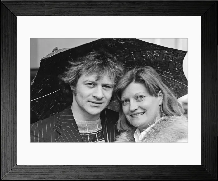 Framed Print : Alex Higgins. Snooker player. Alex is pictured here in December 1975 with an Framed Print : Alex Higgins. Snooker player. Alex is pictured here in December 1975 with an