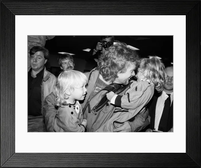 Framed Print : Richard Branson pictured with his two children Holly (RIGHT - 5 Framed Print : Richard Branson pictured with his two children Holly (RIGHT - 5