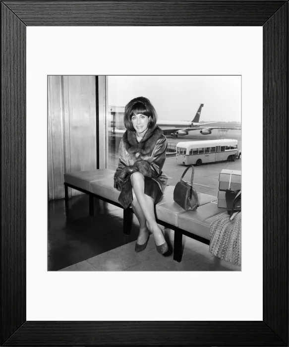 Framed Print : Dancer, choreographer and actress Gillian Lynne arriving at London Airport after flying Framed Print : Dancer, choreographer and actress Gillian Lynne arriving at London Airport after flying