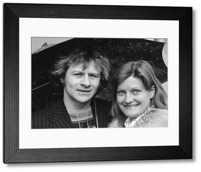 Framed Print : Alex Higgins. Snooker player. Alex is pictured here in December 1975 with an Framed Print : Alex Higgins. Snooker player. Alex is pictured here in December 1975 with an