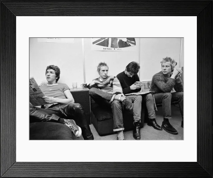 Framed Print : The Sex Pistols at their press conference, in response to growing criticism over their Framed Print : The Sex Pistols at their press conference, in response to growing criticism over their