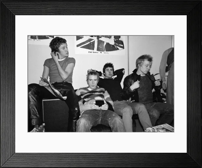 Framed Print : The Sex Pistols at their press conference, in response to growing criticism over their Framed Print : The Sex Pistols at their press conference, in response to growing criticism over their
