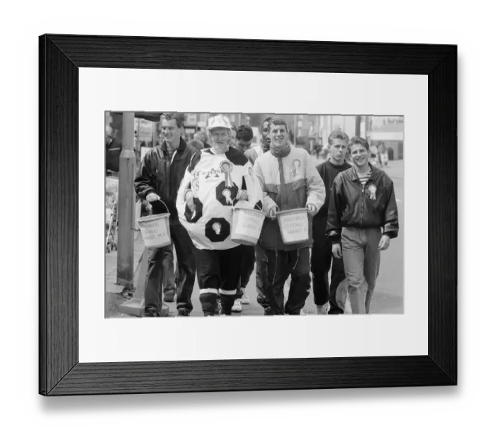 Framed Print : Reading Football Club Players Charity Walk, Nationwide Football Against MS, Oxford Road Framed Print : Reading Football Club Players Charity Walk, Nationwide Football Against MS, Oxford Road