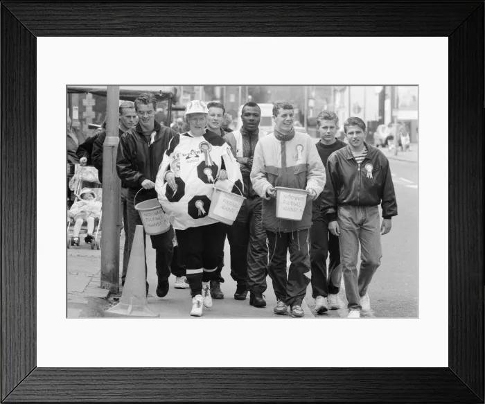 Framed Print : Reading Football Club Players Charity Walk, Nationwide Football Against MS, Oxford Road