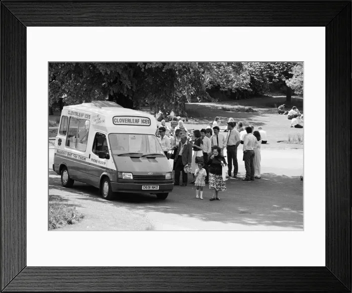 Framed Print : Hot Weather Pictures, Reading, Thursday 14th May 1992