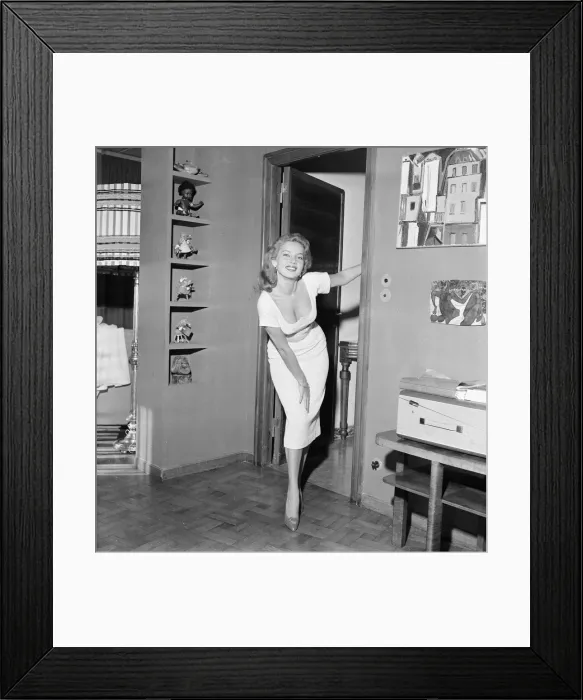 Framed Print : Abbe Lane, American singer and actress, in Rome, to star in film The Wanderers Framed Print : Abbe Lane, American singer and actress, in Rome, to star in film The Wanderers