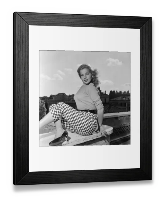Framed Print : Abbe Lane, American singer and actress, in Rome, to star in film The Wanderers Framed Print : Abbe Lane, American singer and actress, in Rome, to star in film The Wanderers