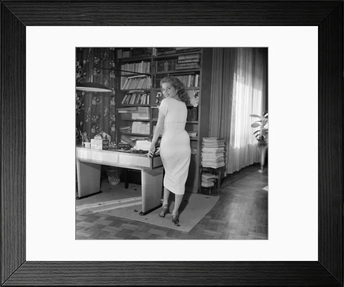 Framed Print : Abbe Lane, American singer and actress, in Rome, to star in film The Wanderers Framed Print : Abbe Lane, American singer and actress, in Rome, to star in film The Wanderers