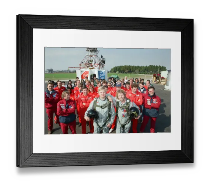 Framed Print : Richard Branson (right) and co-pilot Per Lindstrand (both wearing grey)