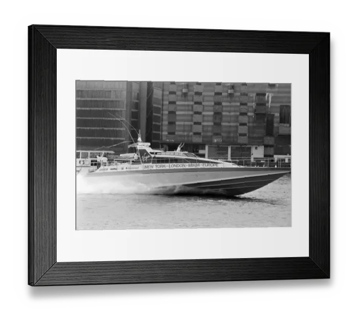 Framed Print : Record-breaking ocean racer Richard Branson powers his Framed Print : Record-breaking ocean racer Richard Branson powers his
