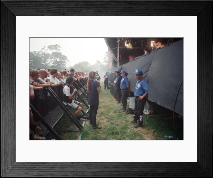 Framed Print : Glastonbury Festival, Worthy Farm, Picton, Somerset. The front row crowd