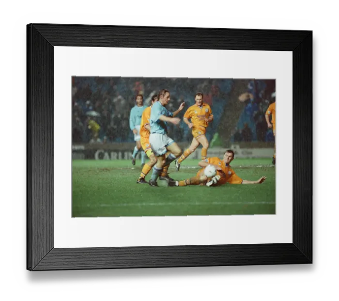 Framed Print : Manchester City verses Leicester City, at Maine Road, Manchester, United Kingdom