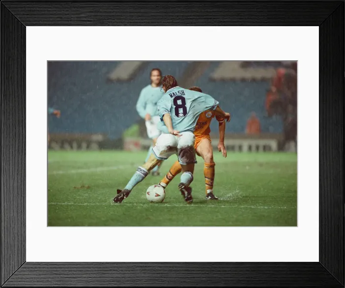 Framed Print : Manchester City verses Leicester City, at Maine Road, Manchester, United Kingdom