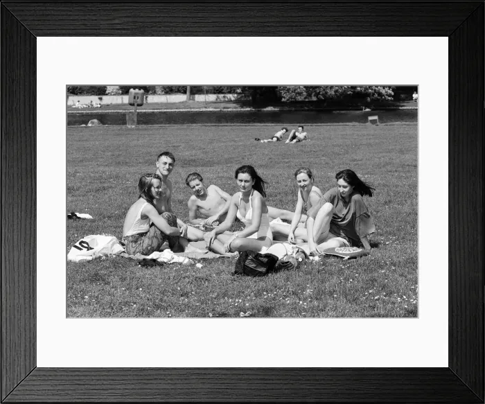 Framed Print : Hot Weather Pictures, Reading, Thursday 14th May 1992 Framed Print : Hot Weather Pictures, Reading, Thursday 14th May 1992