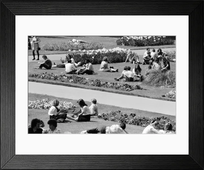 Framed Print : Hot Weather Pictures, Reading, Thursday 14th May 1992