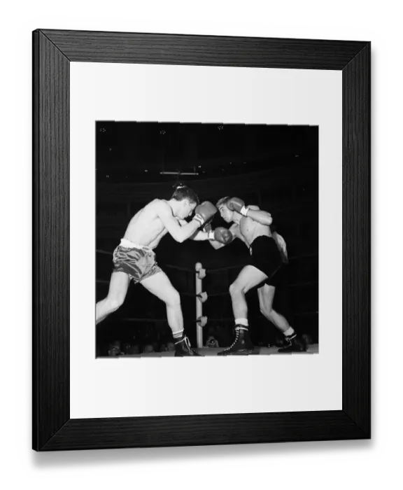 Framed Print : Boxing at The Royal Albert Hall. Liverpools Pat Dwyer (left) and Mark Rowe of London