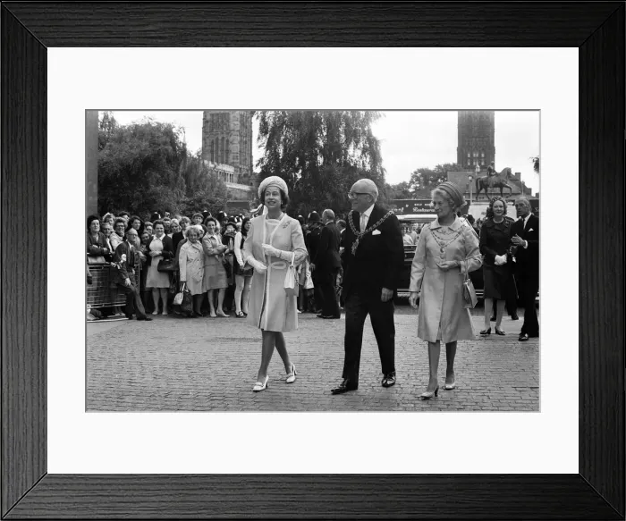 Framed Print : Queen Elizabeth II visits the Precinct, Coventry, with the Lord Mayor and Mayoress Framed Print : Queen Elizabeth II visits the Precinct, Coventry, with the Lord Mayor and Mayoress