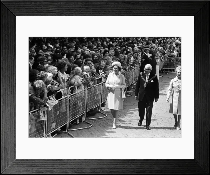 Framed Print : Queen Elizabeth II visits the Precinct, Coventry, with the Lord Mayor and Mayoress Framed Print : Queen Elizabeth II visits the Precinct, Coventry, with the Lord Mayor and Mayoress