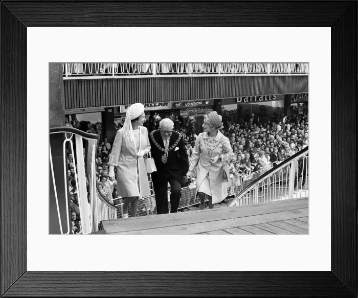 Framed Print : Queen Elizabeth II visits the Precinct, Coventry, with the Lord Mayor and Mayoress Framed Print : Queen Elizabeth II visits the Precinct, Coventry, with the Lord Mayor and Mayoress
