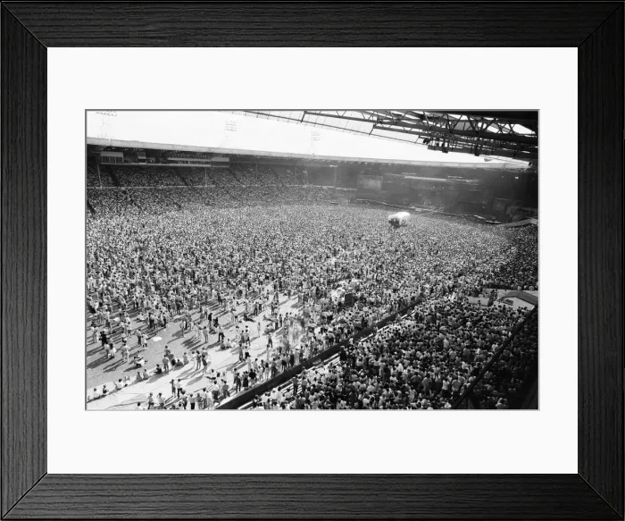 Framed Print : Bruce Springsteen performs at Wembley Stadium, London, United Kingdom Framed Print : Bruce Springsteen performs at Wembley Stadium, London, United Kingdom