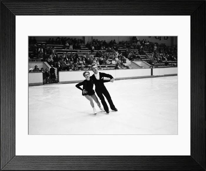 Framed Print : Jayne Torvill and Christopher Dean ice skating in Nottingham. 20th November 1983 Framed Print : Jayne Torvill and Christopher Dean ice skating in Nottingham. 20th November 1983