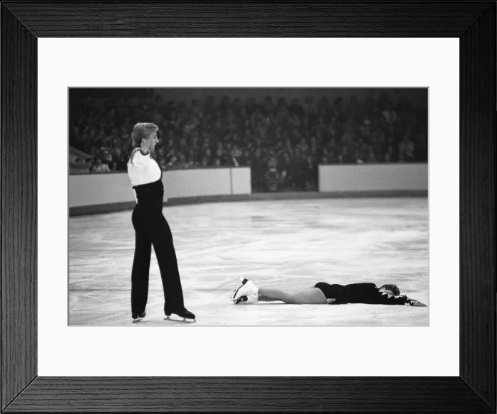 Framed Print : Jayne Torvill and Christopher Dean ice skating in Nottingham. 20th November 1983 Framed Print : Jayne Torvill and Christopher Dean ice skating in Nottingham. 20th November 1983